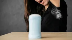 6 domácích prostředků na skvrny od deodorantu: trička po nich budou jako nová