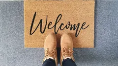 Dejte tohle na jaře pod rohožku u vchodu a zbavíte se jednoho častého problému