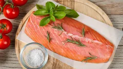 Lepší než kupovaná: takhle se má nakládat červená ryba, aby byla vynikající.